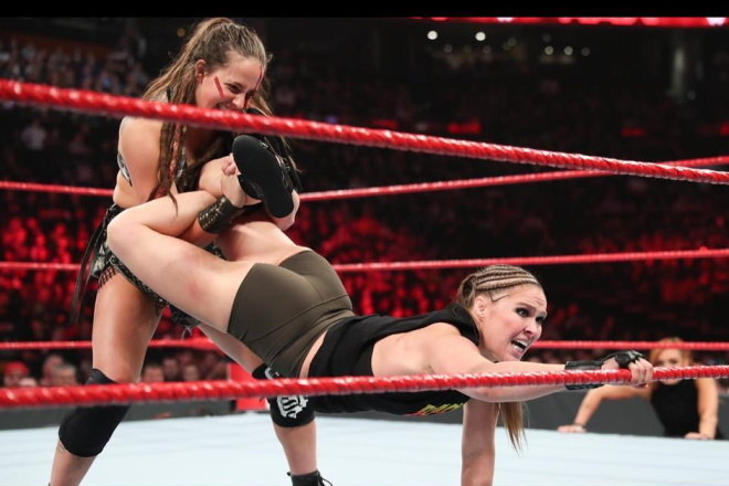 Ronda Rousey estreia na luta livre - Novo Momento