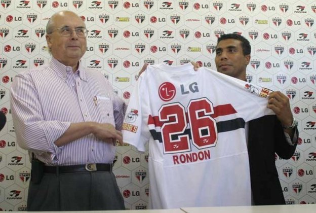 https://img.r7.com/images/rondon-com-a-saida-de-luis-fabiano-em-2004-o-sao-paulo-trouxe-o-venezuelano-alexander-rondon-que-estava-no-estudiantes-de-merida-ven-sob-respaldo-de-milton-cruz-31032021070221265?dimensions=771x420&no_crop=true?dimensions=151x93