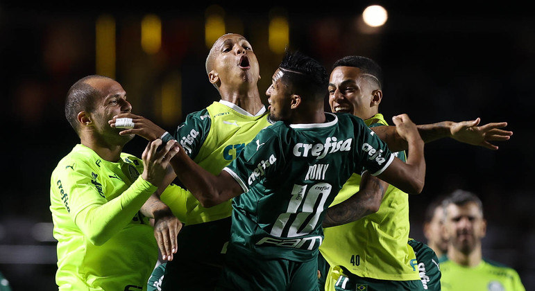 Rony comemora o gol contra o São Paulo. O Palmeiras atacou apenas nos primeiros 15 minutos