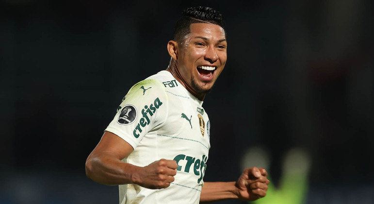 Rony comemora o segundo gol anotado no triunfo do Palmeiras sobre o Cerro Porteño