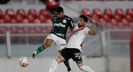 Rony chute para fazer o primeiro gol