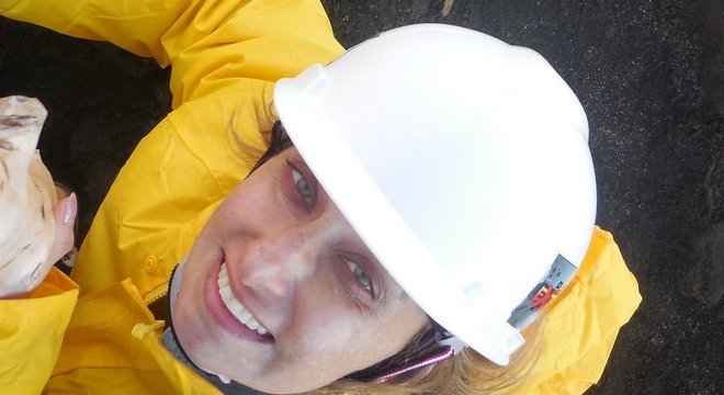 Rosaly em trabalho de campo no Havaí; ela já escreveu livro sobre vulcões da Terra 