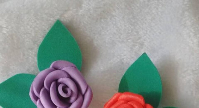Rosas de EVA roxa e vermelha