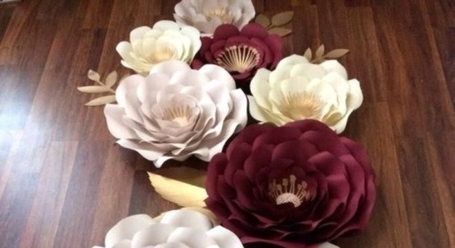rosas de papel - centro de mesa de rosas de papel colorido 