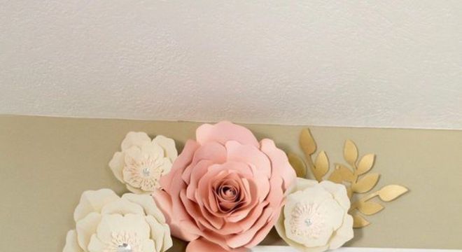 rosas de papel - rosas de papel em porta 