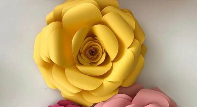 rosas de papel - rosas grandes e coloridas de papel 