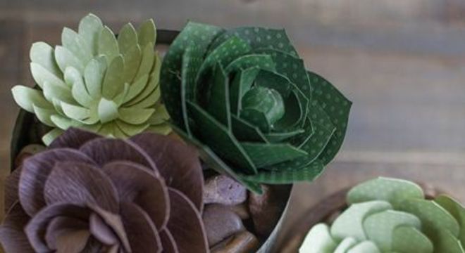 rosas de papel - vasos de rosas de papel 