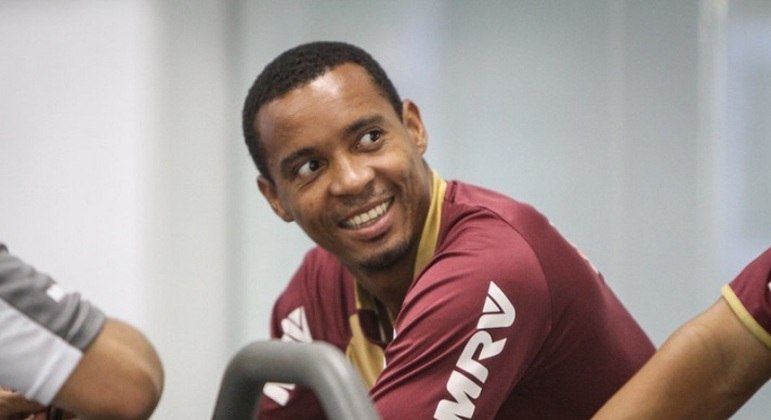Rosinei - volante - 38 anos - Cria da base corintiana, defendeu o clube entre 2004 e 2007. Se aposentou em 2018.