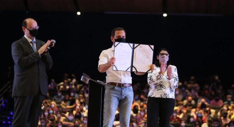 Secretário da Educação, Rossieli Soares, e o governador de SP,  João Doria, durante evento