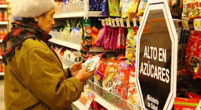 Chile já implantou a rotulagem de alimentos nos supermercados