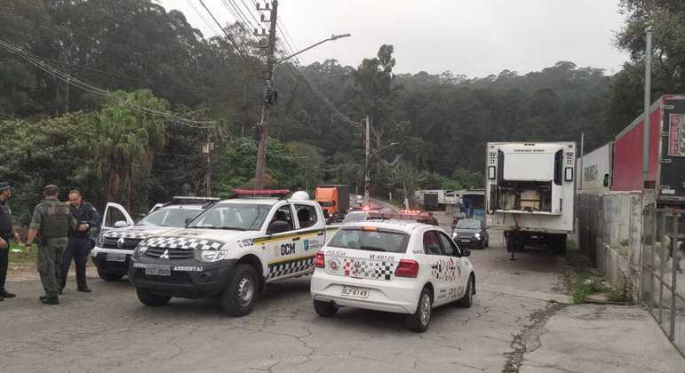 PM recupera carreta roubada com carga de bebidas na Zona Norte, Rio de  Janeiro