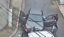 Criminosos 'fecham' motorista e roubam carro de luxo em São Paulo; veja vídeo