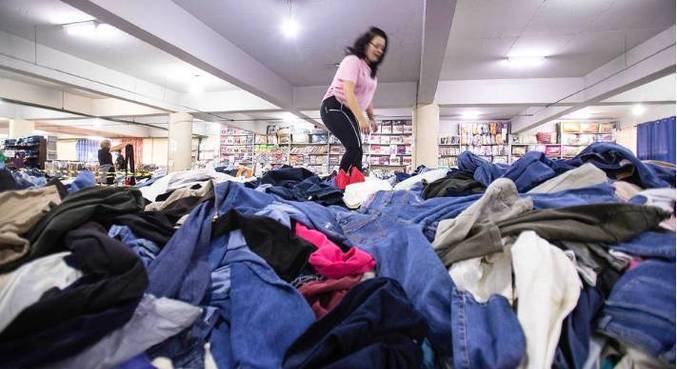 Confecções de roupas para hot sale revenda