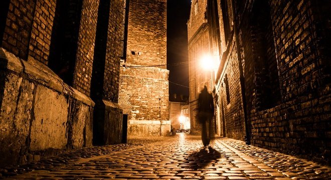 Mais de 100 anos depois do crime as ruas estreitas de Whitechapel, onde as mortes ocorreram, atrai curiosos e turistas 