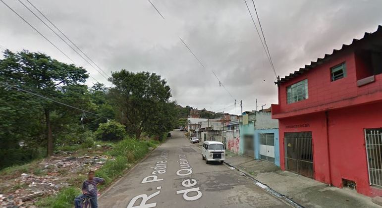 Homem foi abordado pelos suspeitos na rua Padre Jacome de Queiroz
