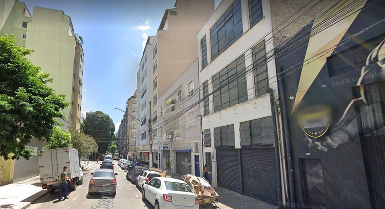 As chamas começaram na rua Doutor Cesário Mota Júnior por volta das 4h40