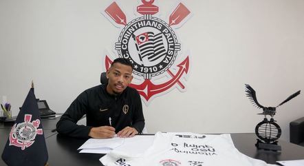 Ruan Oliveira assina a renovação com o Corinthians