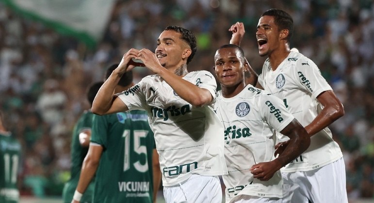 Ruan Ribeiro comemora gol pelo Palmeiras na Copinha
