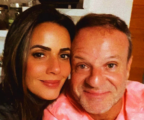 Rubens Barrichello e Paloma Tocci - Começaram a namorar em março/2020, romperam quatro meses depois, mas , em outubro de 2021 Rubens publicou que o casal havia reatado. E declarou: 