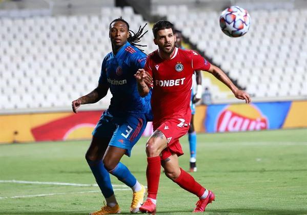 O zagueiro português Rubens Semedo, do Olympiakos, da Grécia, se viu envolvido em mais uma polêmica no último fim de semana. O defensor alega ter sido agredido com bastões por homens encapuzados na noite de sexta-feira (14), em Glyfáda, na região de Atenas