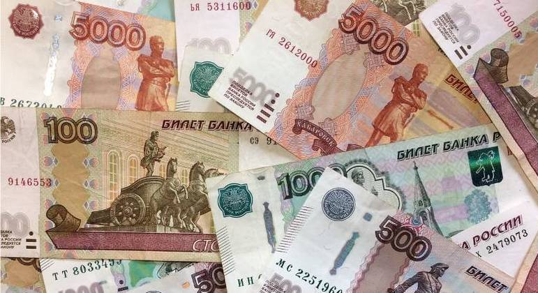 Pressão das sanções mina atividade financeira, mas mira apoio interno a Putin