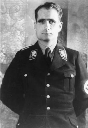 Rudolph Hess - Ministro sem pasta - Amigo de Hitler (com quem esteve preso na década de 1920) , atuava como uma espécie de vice no Fuhrer e secretário particular. Ele era responsável por assinar as leis promulgadas pelo Nazismo.