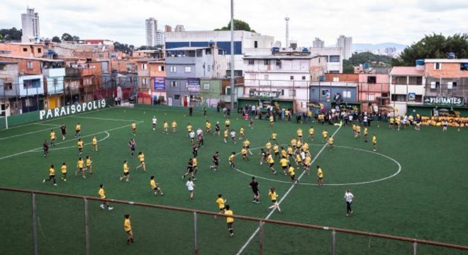 Crianças tiveram oportunidade de jogar contra All Blacks Maori em Paraisópolis