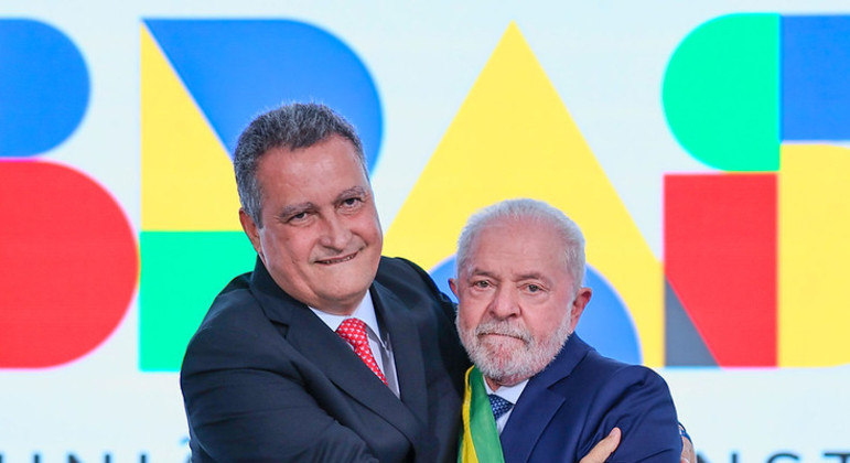 Lula empossa Rui Costa como ministro da Casa Civil em cerimônia no Palácio do Planalto