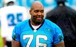 Okung se aposentou em 2020 pesando aproximadamente 149 kg. Desde então, o ex-jogador vem buscando um novo caminho e a quantidade de quilos perdida com o jejum é de cerca de 30% do que pesava quando ainda atuava profissionalmente na NFL. Em 2019, já na reta final de sua carreira, Russell conviveu com um problema de embolia pulmonar e esse foi um dos motivos que o fizeram se aposentar no ano seguinte, segundo o próprio atleta.
