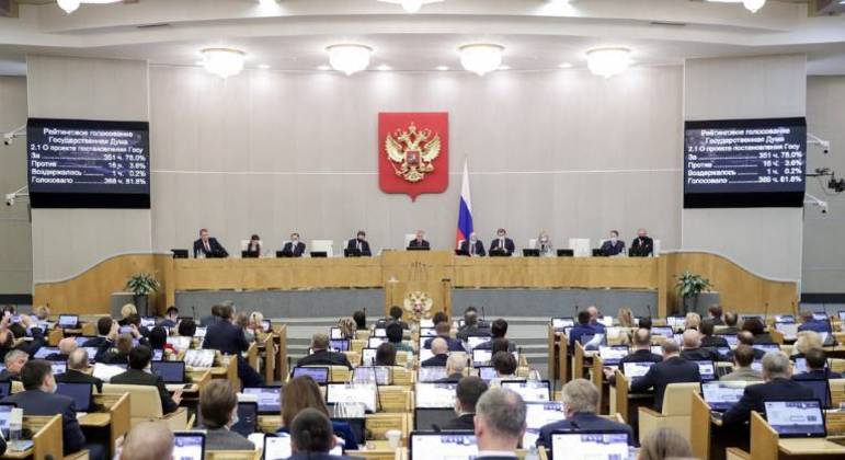 Legisladores russos participam de sessão da Duma Estatal, a câmara baixa do Parlamento