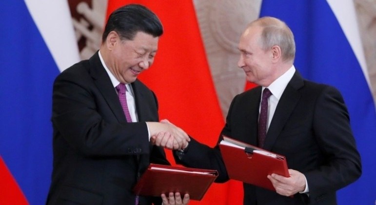 Xi Jinping e Vladimir Putin, presidentes da China e da Rússia, num encontro em 2019