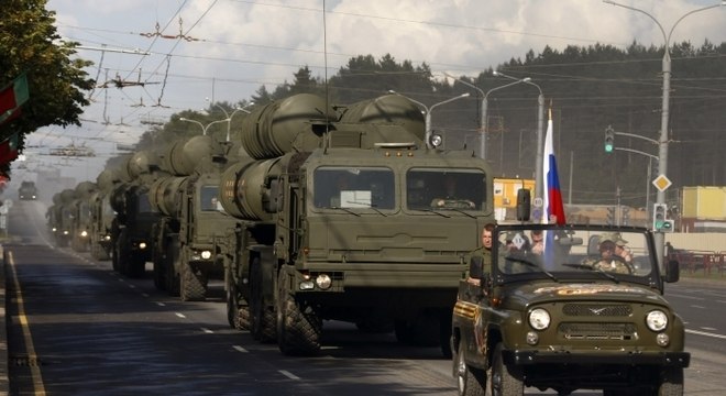 Rússia tem enviado novos equipamentos militares à Crimeia