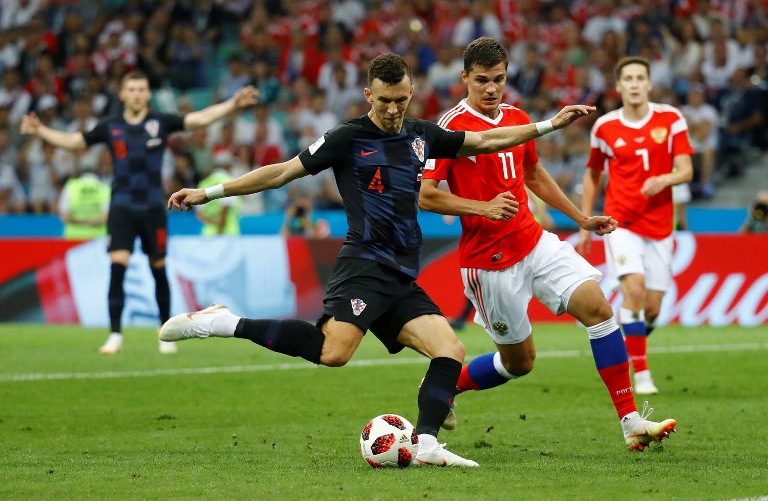 Cheppitos - O croata Lovre Kalinic é impossível perder de vista. Isto  porque o goleiro, que está participando da Copa do Mundo na Rússia, mede  impressionantes 2,01m de altura! Tornando-o o maior