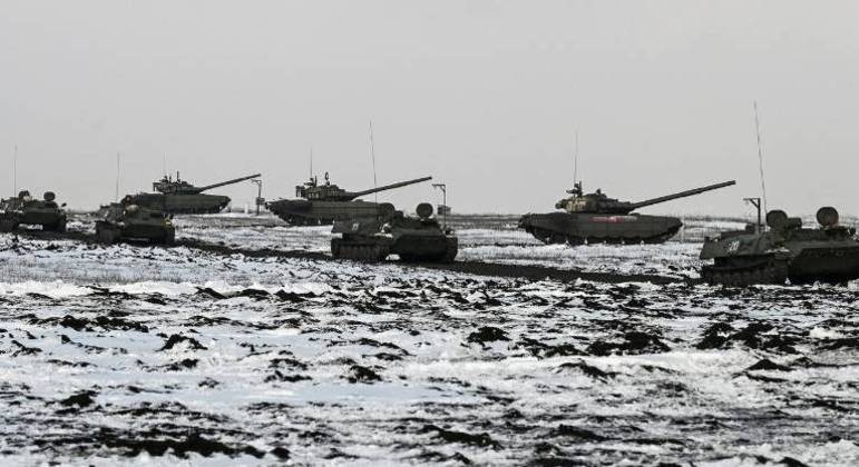 Militares russos durante exercícios na cordilheira de Kuzminsky, na região sul de Rostov