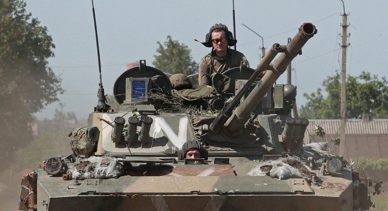 Tanque russo em meio ao conflito contra a Ucrânia
