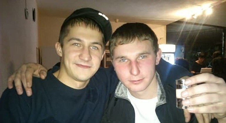À esquerda, Oleg Sviridov, acusado de abuso, e na direita, Vyacheslav Matrosov preso por incentivar suícidio
