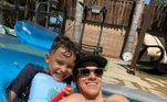 Momentos de lazer, como um dia de sol na piscina, também fazem parte das publicações de Ryan com Josey no Instagram