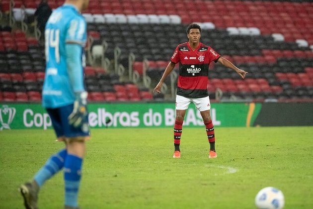 Ryan Luka: ele chegou ao Flamengo aos 12 anos de idade e, antes de se tornar atacante, atuava como meia. Apontado como uma das principais promessas da geração de 2003 e com passagem pela Seleção Brasileira, Ryan Luka tem vínculo com o Flamengo válido até 31/07/2024.