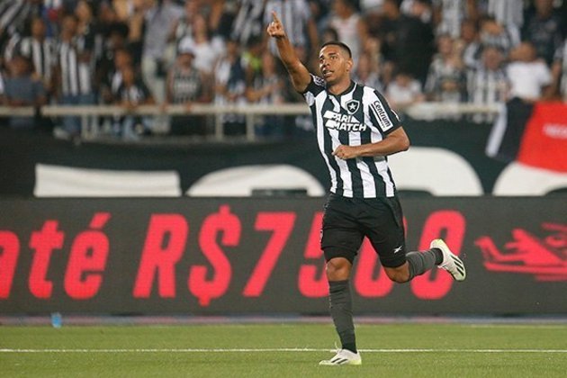 SÁ - Discreto, entrou somente para fechar o lado direito e cumpriu o seu papel - NOTA: 6,0 - Foto: Vitor Silva/Botafogo