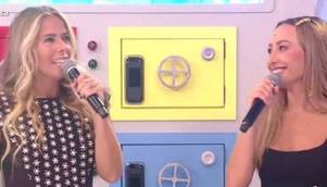 Adriane Galisteu e Sabrina Sato se emocionam com homenagem especial para o Dia das Mães (Reprodução/ Record TV)