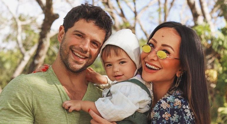 Sabrina Sato e Duda Nagle celebram 3 anos da filha, Zoe
