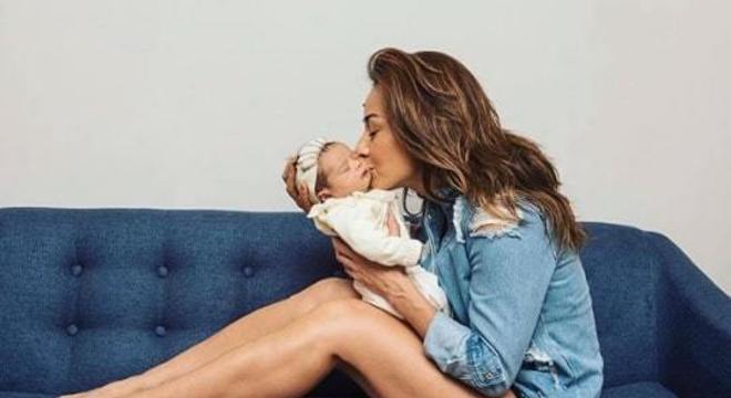 sabrina sato recem nascida susto