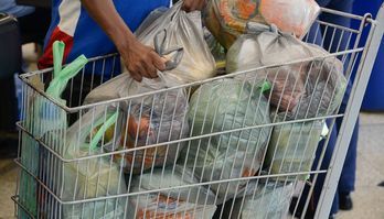 Multa por distribuição e venda de sacolas passa a valer em 2023
 (Fernando Frazão/Agência Brasil)