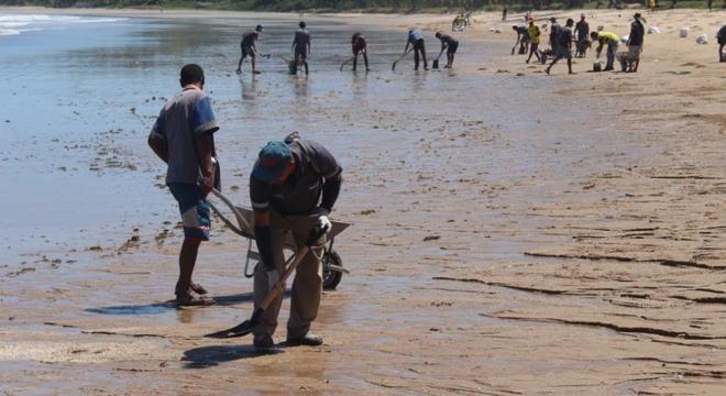 Saiba as consequências do vazamento de óleo no litoral brasileiro