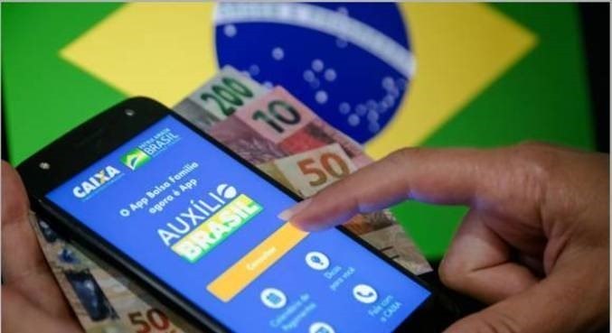 Valor mínimo da parcela do Auxílio Brasil é de R$ 400 por pessoa