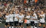 Jogadores do Corinthians reunidos nas cobranças de pênaltis contra o Guarani nas quartas de final do Paulistão 2022