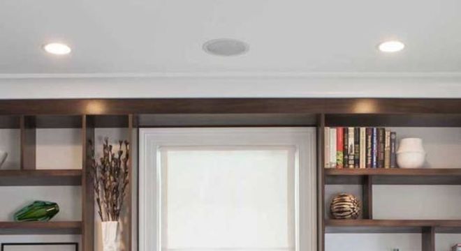 Sala clean com tapete frufru azul