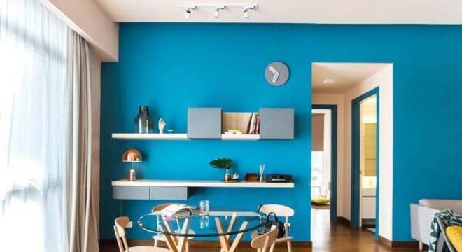 Sala com parede azul