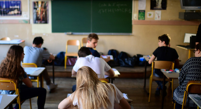 A ideia de controlar os movimentos dos alunos é polêmica