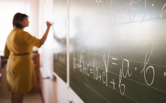 A Estratégia Nacional de Saúde Mental e Bem-Estar Infantil e o Programa Be You são duas iniciativas do governo da Austrália que buscam prevenir crises e recuperar a saúde mental. Com foco em crianças de zero a 12 anos e em estudantes de até 18 anos, respectivamente, as ações contam com a participação da sociedade
